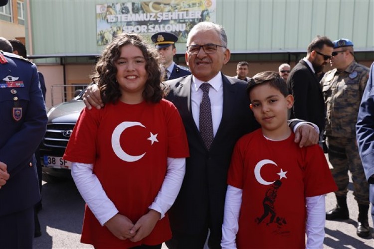 Başkan Büyükkılıç'tan 23 Nisan mesajı