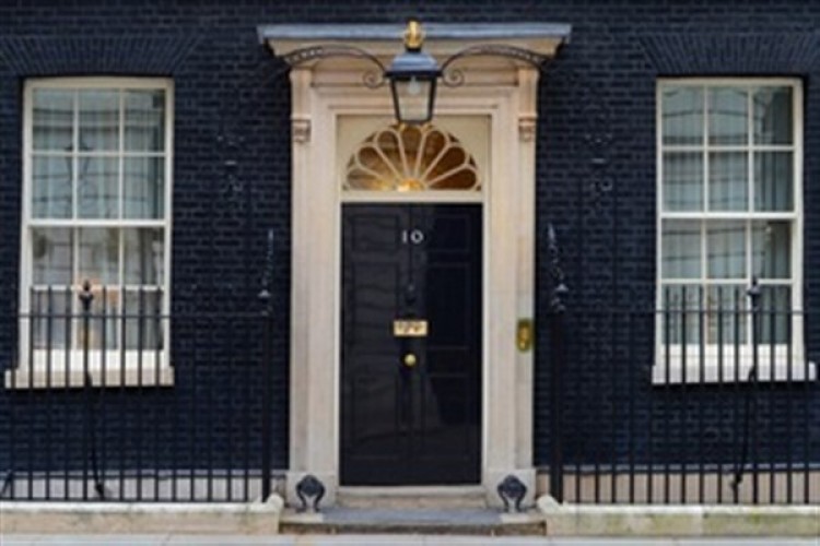 İngiltere Dışişleri Bakanı Cameron: İngiltere'den Gazze'ye 150 ton yardım girdi