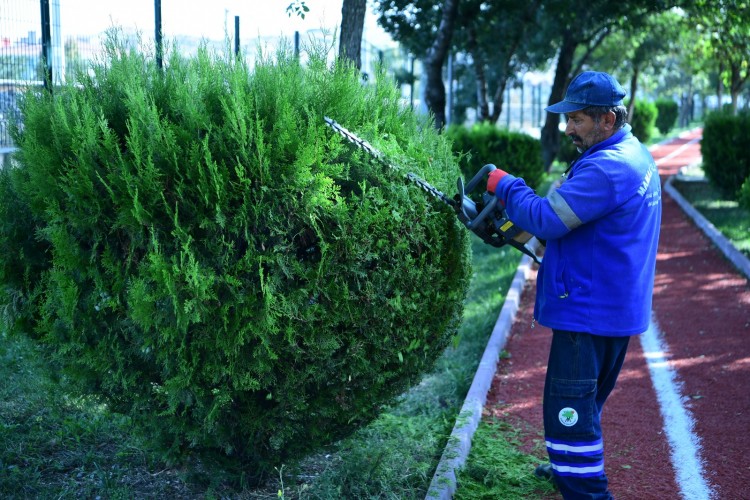 Mamak Belediyesi'nden yeşil alanlara bakım çalışması