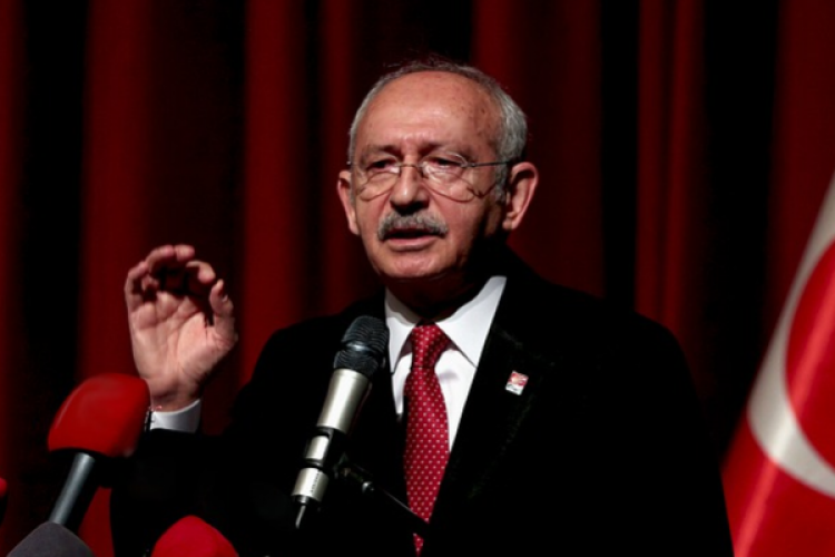 Kılıçdaroğlu, emekli Orgeneral Saldıray Berk'in ailesine taziye ziyareti gerçekleştirdi