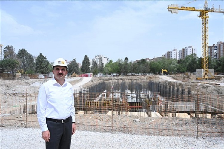 Başkan Altay, Şehir Kütüphanesi'nin yapım çalışmalarını inceledi