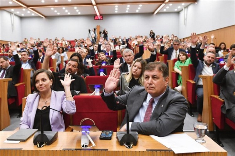 Tugay: İzmir'i Türkiye'de en düşük su fiyatına sahip il yapacağız