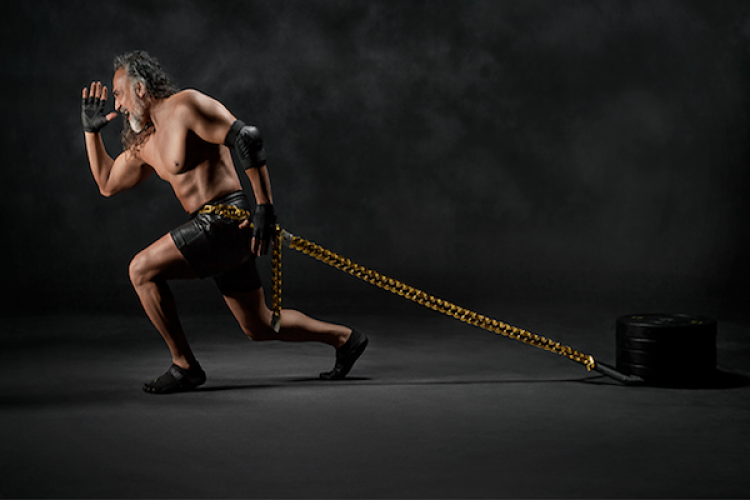 Monaco Chain by Sözer'in altın zincir serisinin kampanya yüzü Selim Bayraktar oldu