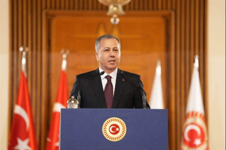 Bakan Yerlikaya: Bayram tatilinin 2'nci gününde 726 trafik kazası meydana geldi