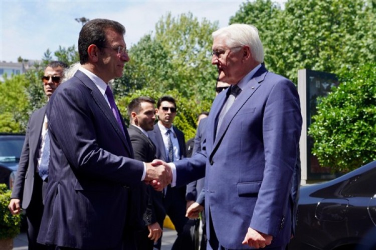 İmamoğlu, Almanya Federal Cumhurbaşkanı Steinmeier'i Sirkeci Garı'nda karşıladı
