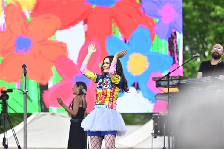 Nil Karaibrahimgil'den Bursa'da 23 Nisan konseri