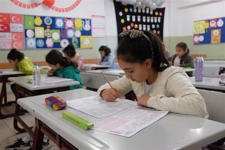 18. Geleneksel Kitap Okuma Yarışması'nın sınavı yapıldı