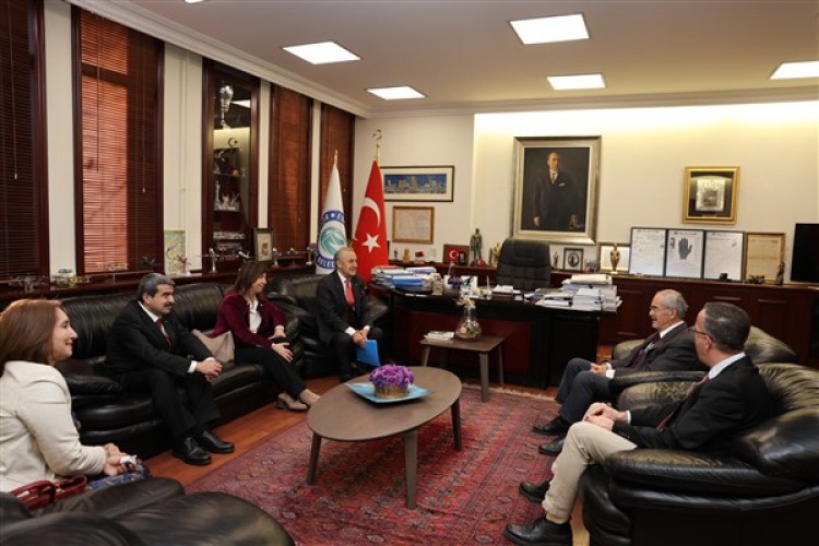 Yazar Metin Erdoğan, Başkan Büyükerşen'i ziyaret etti