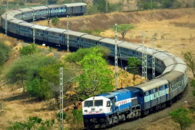 Hindistan'da sürücüsüz yük treni 70 km. yol kat etti