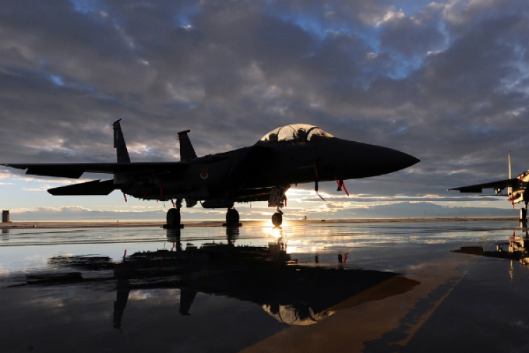 IDF: "Savaş uçağı, Han Yunus'taki teröristlerin mühimmat deposuna saldırdı"