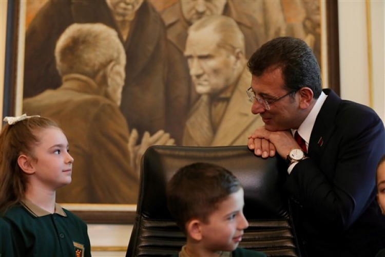 İmamoğlu, koltuğunu Ali Selim Metli'ye devretti