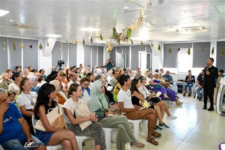 Balıkesir'de 'Aromaterapinin Onkolojide Kullanımı' konuşuldu