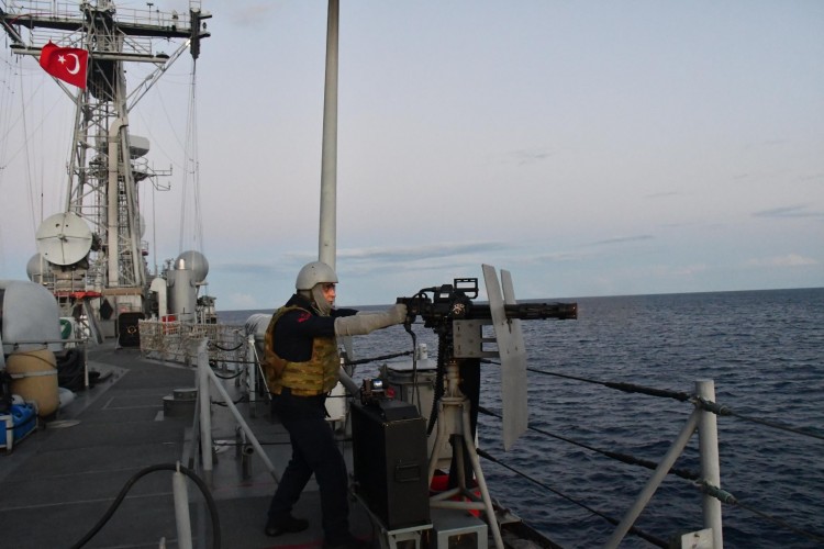 TCG Gökova, "Asimetrik Tehditlere Karşı Makineli Tüfek Atış Eğitimleri" gerçekleştirdi
