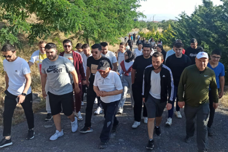 Başkan Büyükkılıç'tan gençlerle sabah yürüyüşü