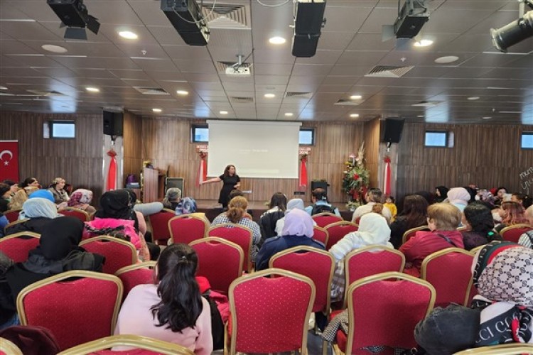 İzmir'de kadınlar için etkinlik düzenlendi