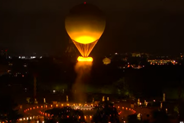 Olimpiyat meşalesi görkemli bir törenle ateşlendi