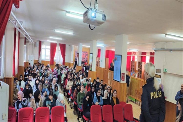 Mersin emniyeti öğrencilere yönelik bilgilendirme çalışması gerçekleştirdi