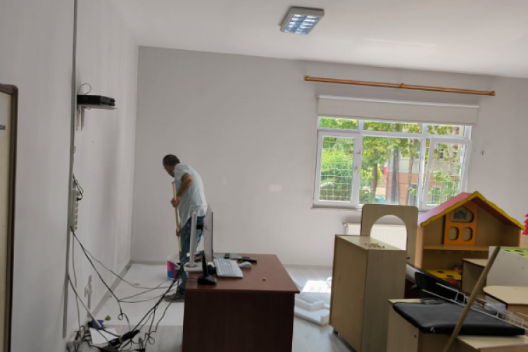 Zeytinburnu Belediyesi'nden okullara tadilat desteği