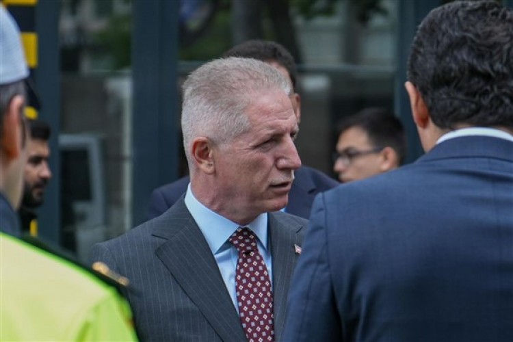 Vali Gül, İstanbul'daki bazı okulları inceledi