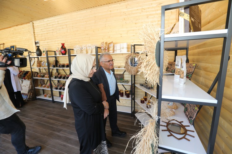 Vali Çiçek ve Başkan Büyükkılıç'ın destek verdiği Kadın Kooperatifleri 43'e ulaştı