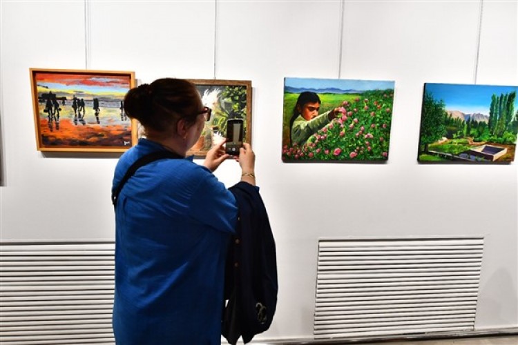 İzmir'de Doğa Kent Sanat Karma Sergisi açıldı