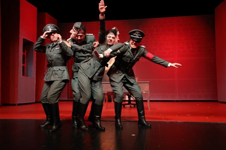 "Yaşamak mı, yoksa ölmek mi" oyunu Bahçelievler'de sahnelenecek