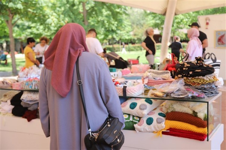 Kağıthane'de el emeği ürünler için stant kuruldu