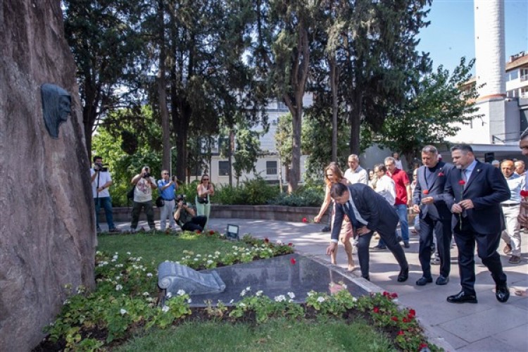 Başkan Tugay, Karşıyaka'da düzenlenen törene katıldı
