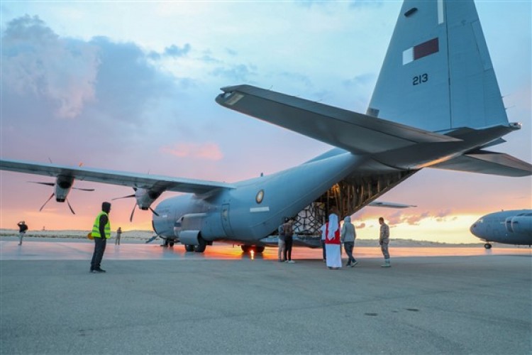 Gazze'ye yardım taşıyan Katar uçağı Mısır'a ulaştı