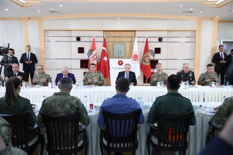 Bakan Güler, 4'üncü Kolordu Komutanlığındaki iftara katıldı