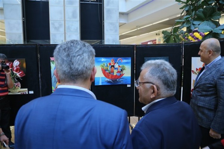 Büyükkılıç, Sağlık Hayattır, Sanat Hayattır Yağlı Boya Resim Sergisi'nin açılışına katıldı