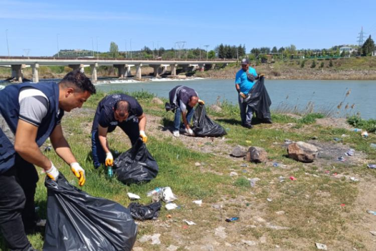 Dicle Nehri çevresi atıklardan temizlendi