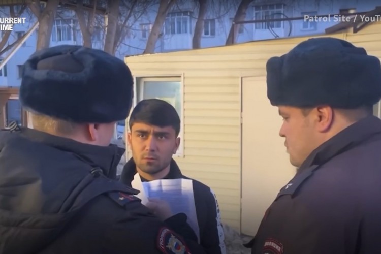 Rusya'da izinsiz ikamet eden yabancılar sınır dışı ediliyor