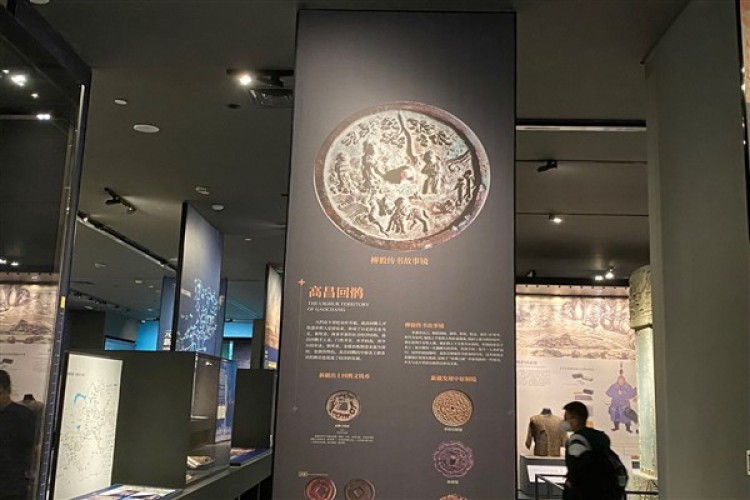 Song Hanedanlığı'na ait Liu Yi'nin aşk hikayesini anlatan bronz ayna