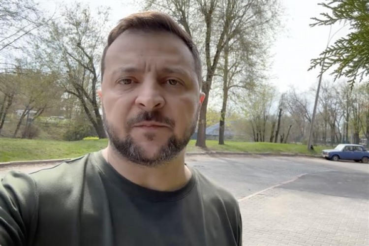 Zelenski: Putin'in dokunduğu her şey harabeye dönüşüyor