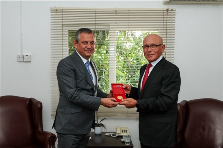CHP Genel Başkanı Özel, KKTC'de ziyaretlerini sürdürüyor