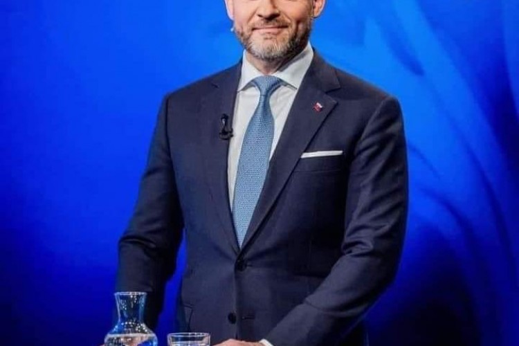 Rusya dostu siyasetçi Slovakya'nın yeni Devlet Başkanı oldu