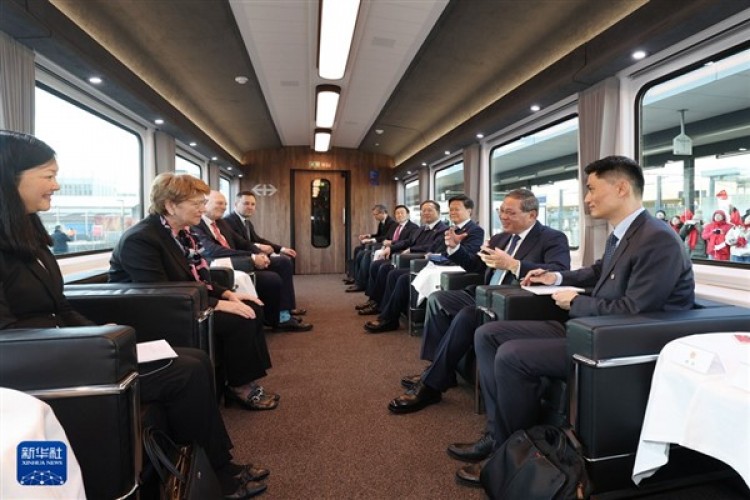 Li Qiang İsviçre'de