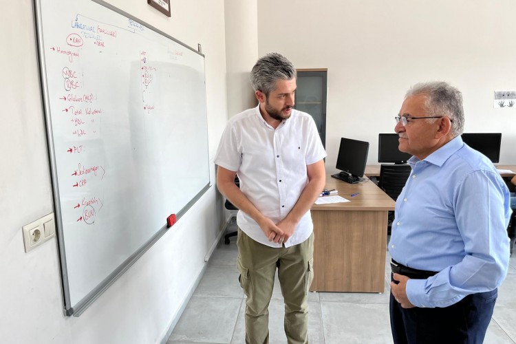 Başkan Büyükkılıç'tan yaz kurslarına ziyaret