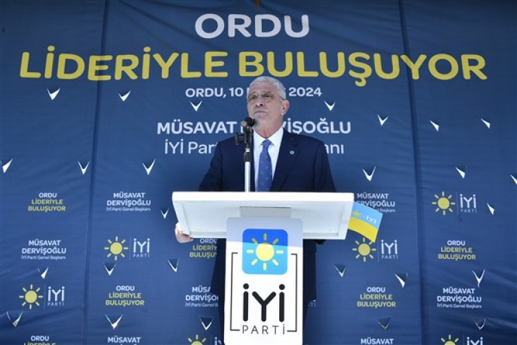 Dervişoğlu: Atatürk sevgimizle, Cumhuriyet'e olan bağlılığımız ile yine meydanlardayız