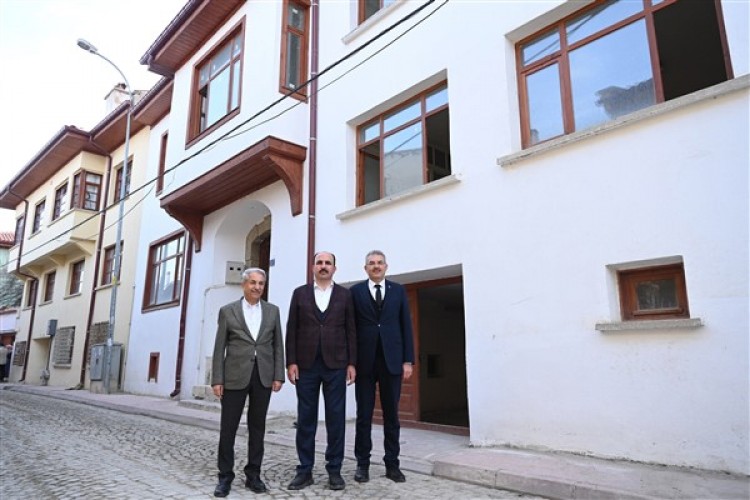Başkan Altay: "Tarık Buğra'nın hatıralarını Akşehir'deki evinde yaşatacağız"