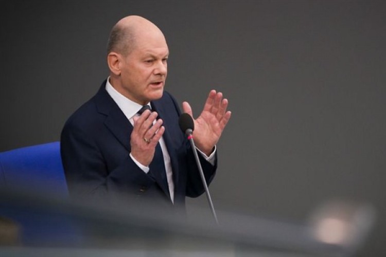 Scholz: Öylece durup Filistinlilerin aç kalması riskini göze alamayız