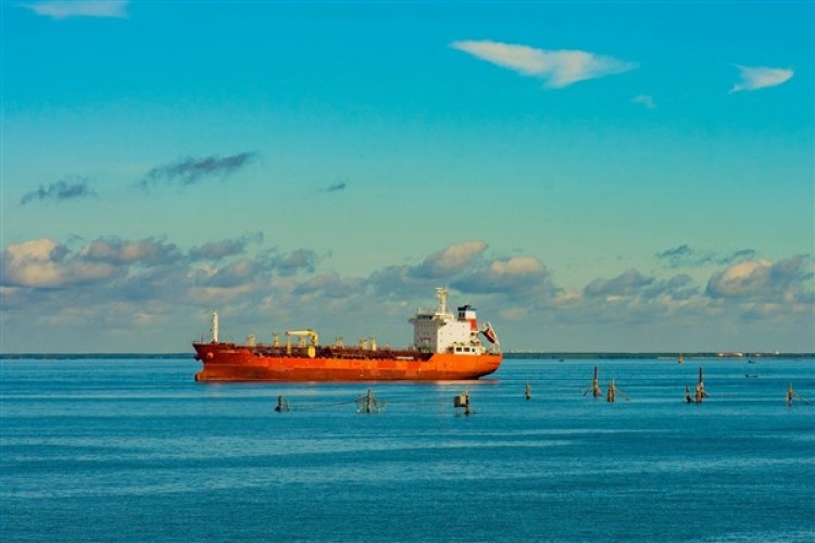 Çanakkale Köprüsü önlerinde arızalanan tanker Şevketiye'ye demirletildi