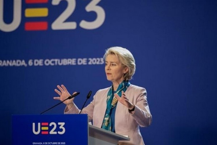 Leyen: "Avrupa bu milletin özgürlük uğruna verdiği cesur mücadeleyi yaşıyor"