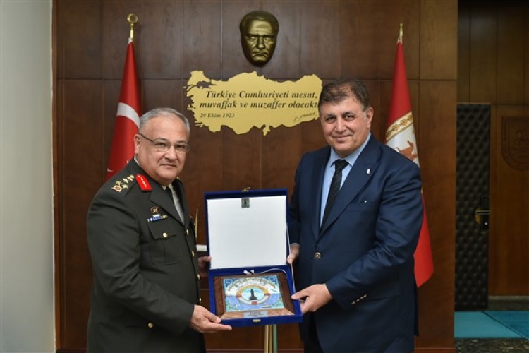 Başkan Tugay Ege Ordusu Komutanı Yeni'yi ziyaret etti