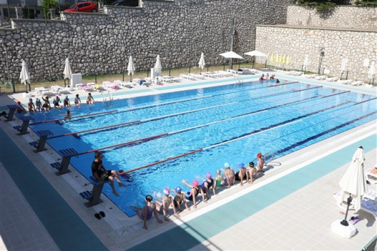 Mudanya Belediyesi Yüzme Havuzunda yaz sezonu başladı
