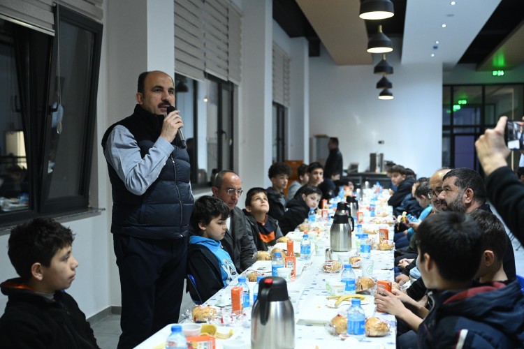 Başkan Altay, hafızlık öğrencileriyle sahur yaptı