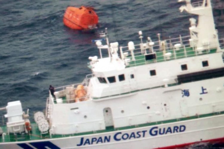 Japonya açıklarında batan gemide 7 kişi öldü
