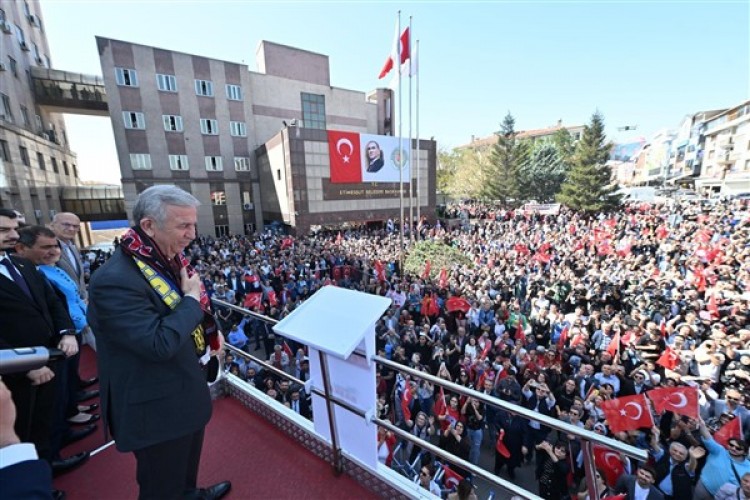 Mansur Yavaş, Etimesgut'ta devir teslim törenine katıldı