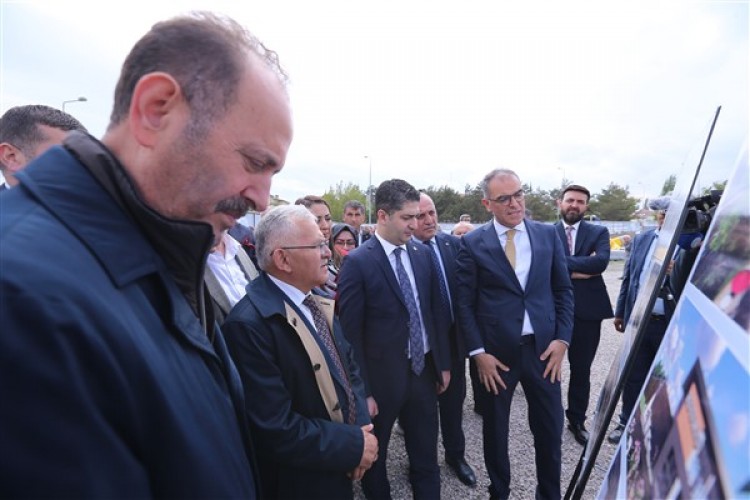 Başkan Büyükkılıç, Pınarbaşı Terminal ve Ticaret Binası Projesi'ni inceledi